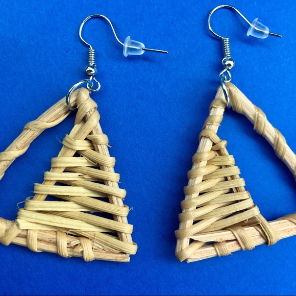 • NWOT! Handmade Wicker Earrings • - Picture 6 of 8